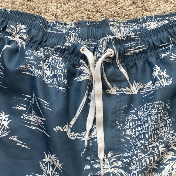Old Navy Printed Woven 7 inch Swim Trunks Size large - Picture 4 of 8
